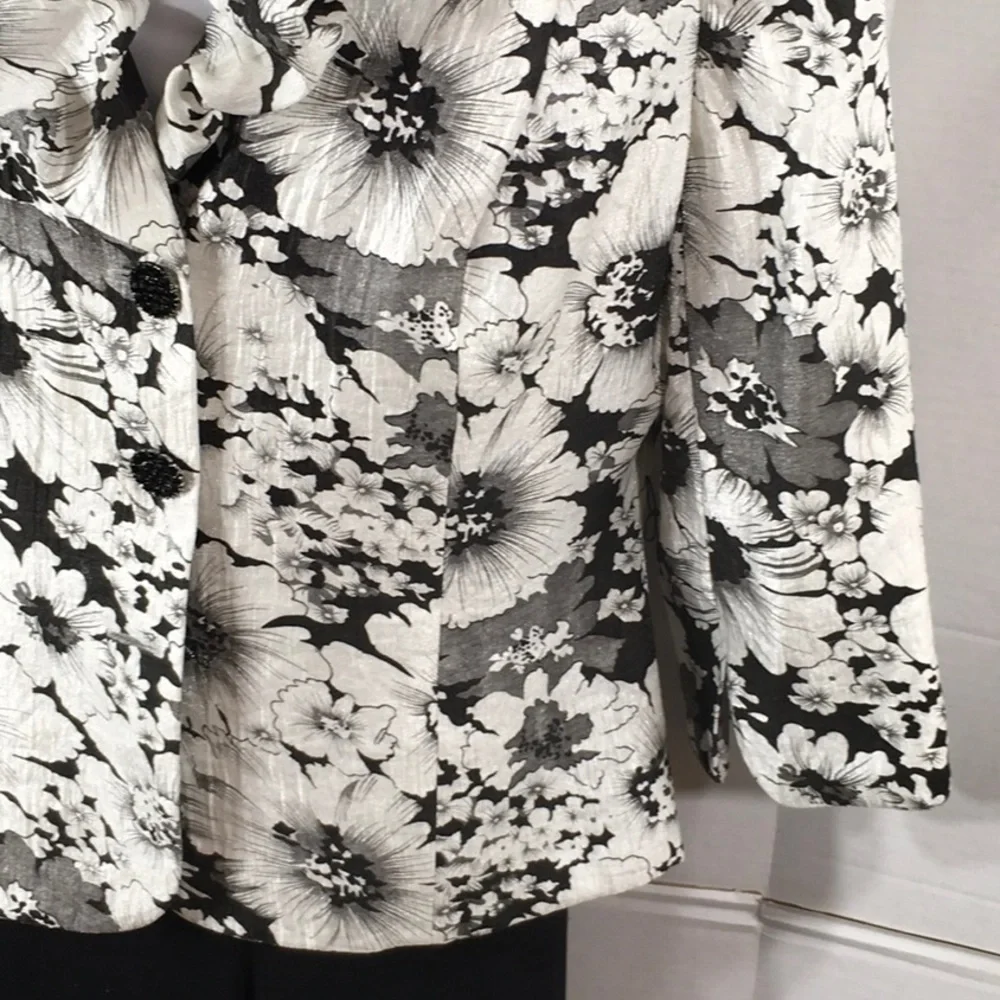 Adrianna Papell b/w ruffled jacket